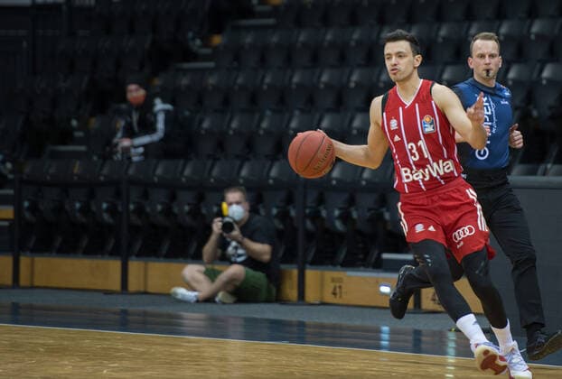GER, Basketball, EWE Baskets Oldenburg vs FC Bayern München 20.12.2020, EWE Arena, Oldenburg, GER, easy Credit-BBL, EWE Baskets Oldenburg vs FC Bayern München, im Bild Zan Mark SISKO ( FC Bayern München 31 ) Einzelaktion, Ganzkörper Ganzkoerper