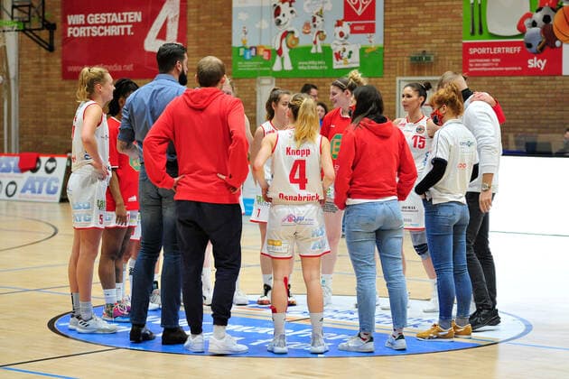 Basketball - DBBL - 08. Spieltag GiroLive Panthers Osnabrück - SNP BasCats USC Heidelberg am 20.12.2020 in der OSC Halle in Osnabrück GiroLive Panthers jubeln nach 104:79 Sieg gegen Heidelberg