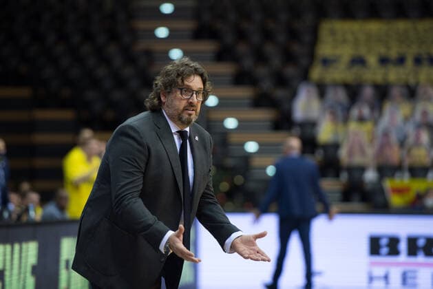 GER, Basketball, EWE Baskets Oldenburg vs FC Bayern München 20.12.2020, EWE Arena, Oldenburg, GER, easy Credit-BBL, EWE Baskets Oldenburg vs FC Bayern München, im Bild Andrea TRINCHIERI ( FC Bayern München Headcoach Trainer )