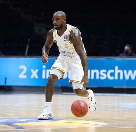 Löwen Braunschweig vs. Crailsheim, BBL Braunschweig, 20.12.2020, BASKETBALL - easyCredit BBL Basketball Bundesliga, Löwen Braunschweig vs. HAKRO Merlins Crailsheim, Saison 2020 21. Bryon Allen (Löwen Braunschweig) Braunschweig