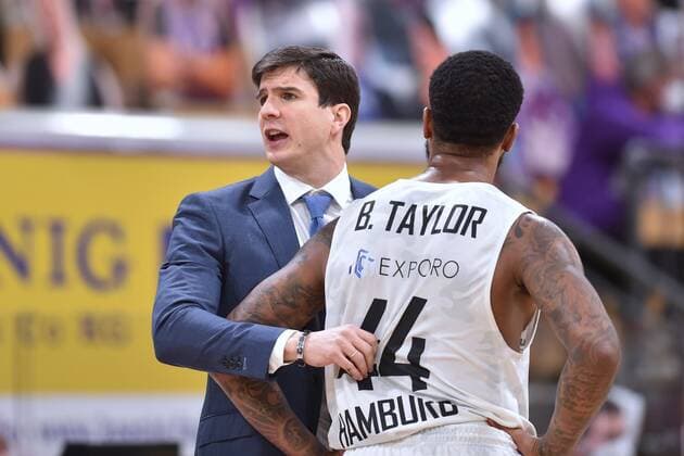 Pedro Calles (Trainer, Headcoach Hamburg Towers) (L)und Bryce Taylor (Hamburg Towers) , GER, Basketball, Bundesliga, BBL, BG Goettingen - Hamburg Towers, 20.12.2020, Basketball, Bundesliga, BBL, BG Goettingen -Hamburg Towers, 20.12.2020 Goettingen Copyright: xSippel xEibner-Pressefotox EP_rsl