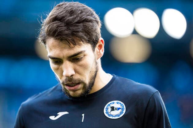 Bielefeld, Deutschland 09. Dezember 2018: 2. BL - 18 19 - Arminia Bielefeld vs. SV Sandhausen Torhueter Stefan Ortega (Arminia Bielefeld) Portrait Gesicht DFL regulations prohibit any use of photographs as image sequences and or quasi-video 2. BL - 18 19 - Arminia Bielefeld vs. SV Sandhausen