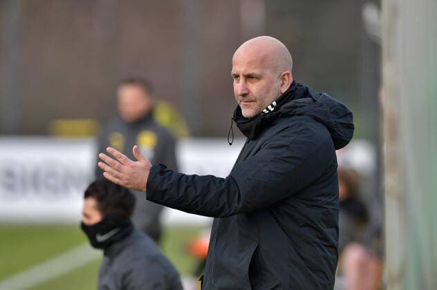 Fußball, Trainerhistorie, Wuppertaler SV GER, Regionalliga West, Bor. Dortmund U23 vs. Wuppertal SV 19.12.2020, GER, Regionalliga West , Fussballpark BVB Hohenbuschel, Dortmund, Bor. Dortmund U23 vs. Wuppertal SV DFB regulations prohibit any use of photographs as image sequences and or quasi-video im Bild Trainer Björn Mehnert ( Wuppertaler SV ).