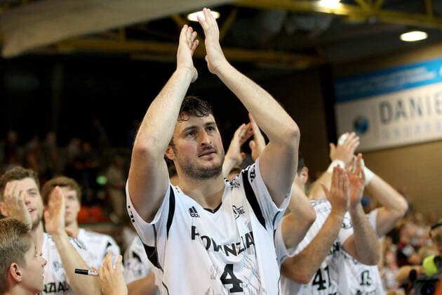 Luebbecke, Deutschland 13. September 2015: 1. HBL - 15 16 - TuS-N-Luebbecke vs. THW Kiel Domagoj Duvnjak (Kiel) Aktion . Einzelbild . Schlussjubel Schlußjubel Emotion Freude 1. HBL - 15 16 - TuS-N-Luebbecke vs. THW Kiel