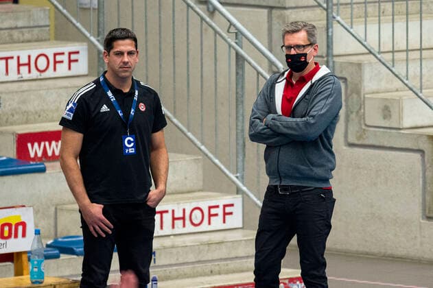 19.12.2020 - Handball, 2020 2021, 2. Bundesliga, 13. Spieltag, ASV Hamm-Westfalen - TuS-N-Lübbecke: (L-R) Rolf Hermann (sportlicher Leiter - Lübbecke), Torsten Appel (Geschäftsführer - Lübbecke) Hamm Nordrhein-Westfalen Deutschland WESTPRESS arena