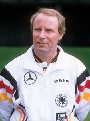 Bundestrainer Berti Vogts, Portrait, Deutsche Nationalmannschaft 21.05.1996 in Köln.