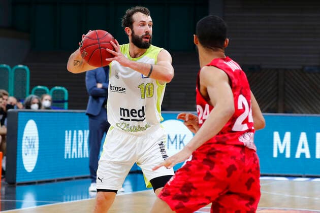 8. Spieltag der easyCredit BBL Basketball Bundesliga in der Oberfrankenhalle in Bayreuth Saison 2020-2021 Medi Bayreuth gegen s.Oliver Würzburg Bastian Doreth (Medi Bayreuth 10)