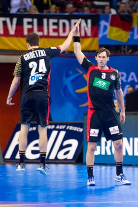 Rouen, Frankreich 18. Januar 2017: IHF WM - 2017 - Gruppe C - Weissrussland vs. Deutschland Patrick Groetzki (Deutschland Rhein-Neckar Loewen) und Uwe Gensheimer (Deutschland Paris Saint-Germain), Jubel Freude Emotion Torjubel Torschuetze Torschütze IHF WM - 2017 - Gruppe C - Weissrussland vs. Deutschland