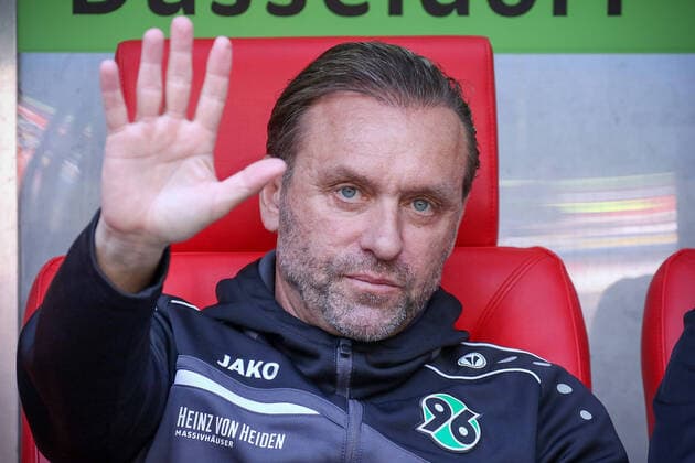 Duesseldorf, Deutschland 18. Mai 2019: 1. BL - 18 19 - Fortuna Duesseldorf vs. Hannover 96 Trainer Thomas Doll (Hannover) Portrait Gesicht Mimik starker Gesichtsausdruck Emotion. Gestik Geste gestikuliert lachend laechelnd gut gelaunt grinst grinsend DFL regulations prohibit any use of photographs as image sequences and or quasi-video. 1. BL - 18 19 - Fortuna Duesseldorf vs. Hannover 96
