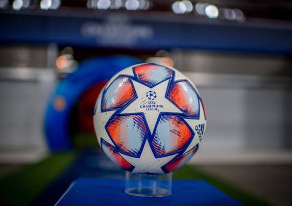 Der offizielle Ball der UEFA Champions League 8. Dezember 2020: Leipzig, Red Bull Arena: Fussball UEFA Champions League, 6. Spieltag: RB Leipzig - Manchester United, ManU 3:2 RB Leipzig - Manchester United