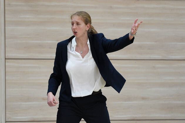 Halle, Deutschland 23. Dezember 2020: 1.BBL - Damen - 2020 2021 - Gisa Lions SV Halle vs. TK Hannover Trainerin Juliane Hoehne (Hannover) Erdgas Sportarena Sachsen Anhalt Copyright: xFotostandx xxBallaschx