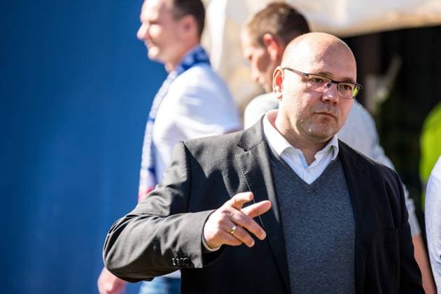 Rostock, Deutschland 22. September 2019: 3. Liga - 19 20 - FC Hansa Rostock vs. FSV Zwickau Vorstand Finanzen Christian Hüneburg Hueneburg (Hansa Rostock) Aktion . Einzelbild . Gestik Geste gestikuliert DFB regulations prohibit any use of photographs as image sequences and or quasi-video. 3. Liga - 19 20 - FC Hansa Rostock vs. FSV Zwickau