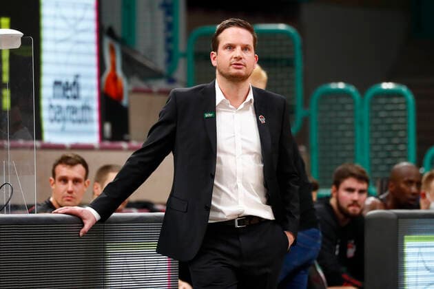 9. Spieltag der easyCredit BBL Basketball Bundesliga in der Oberfrankenhalle in Bayreuth Saison 2020-2021 Medi Bayreuth gegen JobStairs Giessen 46ers Rolf Scholz (JobStairs Giessen 46ers ) Trainer