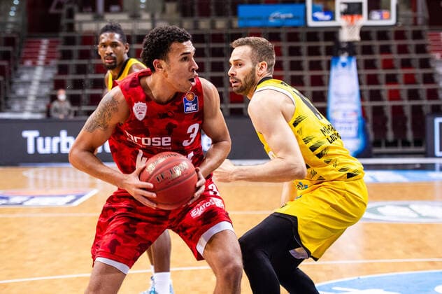 Tyson Ward (s.Oliver Wuerzburg 3) ; Jonas Wohlfarth-Bottermann (MHP RIESEN Ludwigsburg 18) ; 1. Basketball Bundesliga: MHP RIESEN Ludwigsburg - S.Oliver Wuerzburg am 27.12.2020 in Ludwigsburg (MHPArena), Baden-Wuerttemberg, Deutschland . 27.12.20 Basketball , 27.12.2020, (Deutschland)