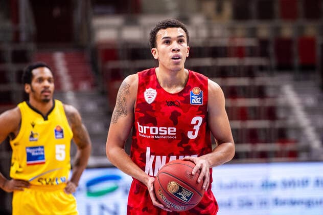 Tyson Ward (s.Oliver Wuerzburg 3) ; li: Barry Brown Jr. (MHP RIESEN Ludwigsburg 5) ; 1. Basketball Bundesliga: MHP RIESEN Ludwigsburg - S.Oliver Wuerzburg am 27.12.2020 in Ludwigsburg (MHPArena), Baden-Wuerttemberg, Deutschland . 27.12.20 Basketball , 27.12.2020, (Deutschland)