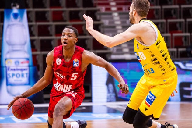 Justin Sears (s.Oliver Wuerzburg 5) ; Jonas Wohlfarth-Bottermann (MHP RIESEN Ludwigsburg 18) ; 1. Basketball Bundesliga: MHP RIESEN Ludwigsburg - S.Oliver Wuerzburg am 27.12.2020 in Ludwigsburg (MHPArena), Baden-Wuerttemberg, Deutschland . 27.12.20 Basketball , 27.12.2020, (Deutschland)