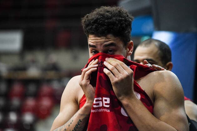 Joshua Obiesie (s. Oliver Wuerzburg) ist enttaeuscht ueber die Niederlage, GER, MHP Riesen Ludwigsburg vs. s.Oliver Wuerzburg, 27.12.2020, 9. Spieltag easycredit Basketball Bundesliga, Spielzeit 2020 2021. GER, MHP Riesen Ludwigsburg vs. s.Oliver Wuerzburg, 27.12.2020, 9. Spieltag easycredit Basketball Bundesliga, Spielzeit 2020 2021. Ludwigsburg Copyright: xMemmlerx Eibner-Pressefotox EP_mmr