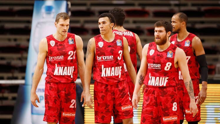 Deutschland, Ludwigsburg, MHPArena, 27.12.2020, emspor, emonline, despor, deonline, MHP RIESEN Ludwigsburg - s.Oliver Wuerzburg, Basketball, BBL Bild: v. li. Enttaeuschung Florian Koch (s.Oliver Wuerzburg), Tyson Ward (s.Oliver Wuerzburg), Brekkott Chapman (s.Oliver Wuerzburg), Tayler Persons (s.Oliver Wuerzburg) und Alex King (s.Oliver Wuerzburg) DFL REGULATIONS PROHIBIT ANY USE OF PHOTOGRAPHS AS IMAGE SEQUENCES AND OR QUASI-VIDEO. Copyright: HMBxMedia xHeikoxBecker