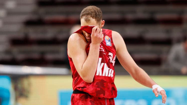 Deutschland, Ludwigsburg, MHPArena, 27.12.2020, emspor, emonline, despor, deonline, MHP RIESEN Ludwigsburg - s.Oliver Wuerzburg, Basketball, BBL Bild: v. li. Enttaeuschung bei Felix Hoffmann (s.Oliver Wuerzburg) DFL REGULATIONS PROHIBIT ANY USE OF PHOTOGRAPHS AS IMAGE SEQUENCES AND OR QUASI-VIDEO. Copyright: HMBxMedia xHeikoxBecker