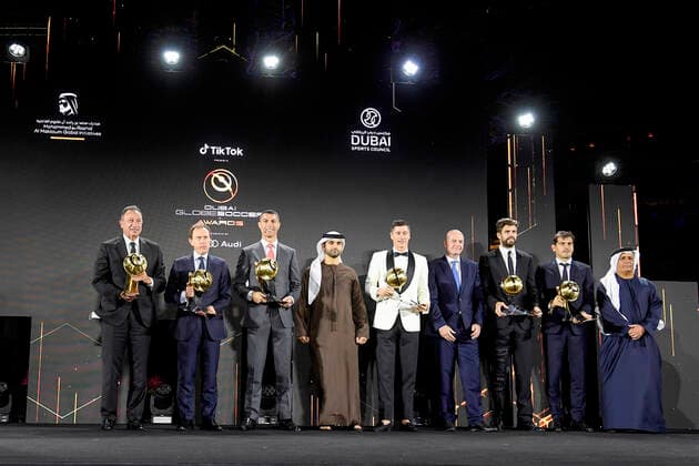 Foto Fabio Ferrari - LaPresse 27 Dicembre 2020 Dubai ( Emirati Arabi ) Dubai Globe Soccer Award 2020 - Dodicesima Edizione. Nella foto: Sheikh Hamdan Bin Mohammed Bin Rashid ALMaktoum, Robert Lewandowski, Iker Casillas, Pique,Cristiano Ronaldo photo Fabio Ferrari - LaPresse December 27, 20720 Dubai (Unated Arab Emirate) Sport Dubai Globe Soccer Award 2020 - 12th Edition. In the pic: Sheikh Hamdan Bin Mohammed Bin Rashid ALMaktoum, Robert Lewandowski, Iker Casillas, Pique,Cristiano Ronaldo  Copyright: xFabioxFerrari LaPressex