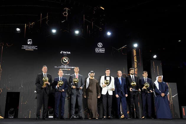 Foto Fabio Ferrari - LaPresse 27 Dicembre 2020 Dubai ( Emirati Arabi ) Dubai Globe Soccer Award 2020 - Dodicesima Edizione. Nella foto: Sheikh Hamdan Bin Mohammed Bin Rashid ALMaktoum, Robert Lewandowski, Iker Casillas, Pique,Cristiano Ronaldo photo Fabio Ferrari - LaPresse December 27, 20720 Dubai (Unated Arab Emirate) Sport Dubai Globe Soccer Award 2020 - 12th Edition. In the pic: Sheikh Hamdan Bin Mohammed Bin Rashid ALMaktoum, Robert Lewandowski, Iker Casillas, Pique,Cristiano Ronaldo  Copyright: xFabioxFerrari LaPressex
