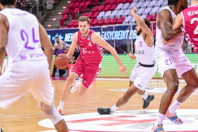 easyCredit BBL, Telekom Baskets Bonn vs. BG Goettingen, 27.12.2020 Strahinja Micovic (Telekom Baskets Bonn 4), easyCredit BBL, Telekom Baskets Bonn vs. BG Goettingen am 27.12.2020 im Telekom Dome Bonn, Bonn (Nordrhein-Westfalen) Copyright: xBEAUTIFULxSPORTS Mueller-Laschetx