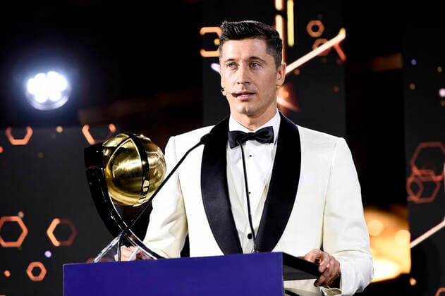 Foto Fabio Ferrari - LaPresse 27 Dicembre 2020 Dubai ( Emirati Arabi ) Dubai Globe Soccer Award 2020 - Dodicesima Edizione. Nella foto: Best Club of the year Bayern Munich , takes the award Robert Lewandowski photo Fabio Ferrari - LaPresse December 27, 20720 Dubai (Unated Arab Emirate) Sport Dubai Globe Soccer Award 2020 - 12th Edition. In the pic:Best Club of the year Bayern Munich , takes the award Robert Lewandowski  Copyright: xFabioxFerrari LaPressex