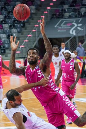 GER, easyCredit BBL, Herren, Telekom Baskets Bonn vs. BG Goettingen 27.12.2020, Telekom Dome, Bonn, GER, easyCredit BBL, Herren, Telekom Baskets Bonn vs. BG Goettingen, im Bild picture shows: Akeem Vargas (Goettingen 8), im Zweikampf gegen James Thompson IV (Telekom Bonn 3),