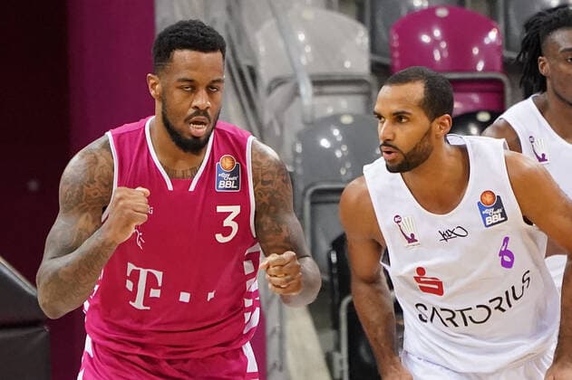 GER, easyCredit BBL, Herren, Telekom Baskets Bonn vs. BG Goettingen 27.12.2020, Telekom Dome, Bonn, GER, easyCredit BBL, Herren, Telekom Baskets Bonn vs. BG Goettingen, im Bild picture shows: James Thompson IV (Telekom Bonn 3), freut sich ueber einen geworfenen Korb