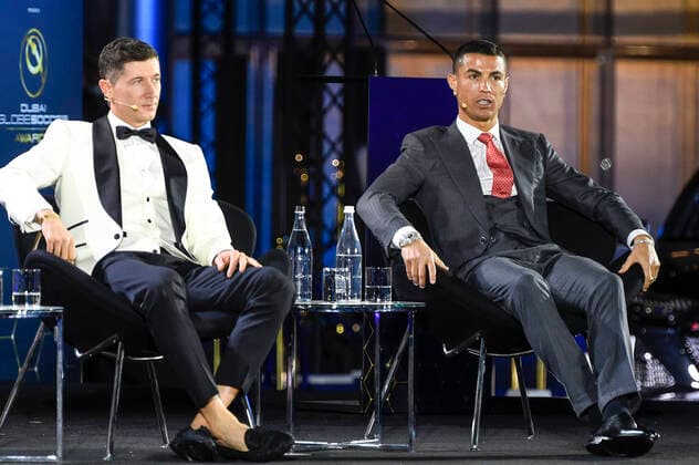 Foto Fabio Ferrari - LaPresse 27 Dicembre 2020 Dubai ( Emirati Arabi ) 15ma edizione di Dubai International Sports Conference - Globe Soccer Award 2020 Nella foto:Robert Lewandowski, Cristiano Ronaldo photo Fabio Ferrari LaPresse December 27, 2020 Dubai (Unated Arab Emirate) Sport 15th edition of the Dubai International Sports Conference - - Globe Soccer Award 2019 In the pic:Robert Lewandowski, Cristiano Ronaldo  Copyright: xLaPresse xFabioxFerrarix