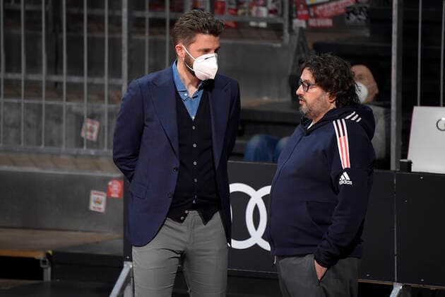 27.12.2020, xemx, Basketball BBL Bundesliga, FC Bayern Muenchen Basketball - Brose Bamberg emspor, v.l. Geschaeftsfuehrer Marko Pesic (FC Bayern Basketball) und Head Coach Andrea Trinchieri (FC Bayern Basketball) Muenchen