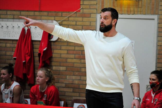 Basketball - DBBL - 10. Spieltag GiroLive Panthers Osnabrück - Eisvögel USC Freiburg am 27.12.2020 in der OSC Halle in Osnabrück Sportlicher Leiter Sasa Cuic (Osnabrück)