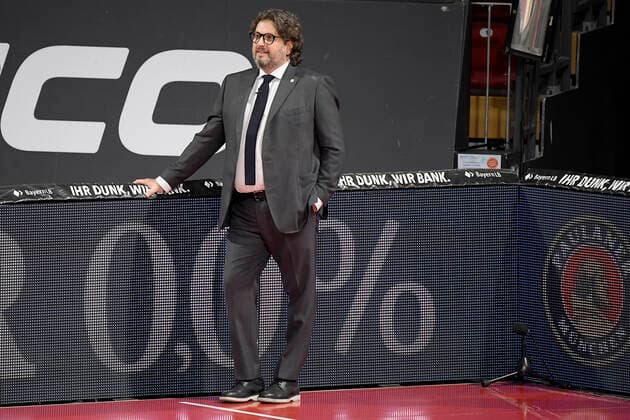 27.12.2020, xemx, Basketball BBL Bundesliga, FC Bayern Muenchen Basketball - Brose Bamberg emspor, v.l. Head Coach Andrea Trinchieri (FC Bayern Basketball) Muenchen