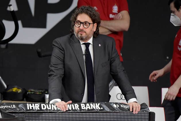27.12.2020, xemx, Basketball BBL Bundesliga, FC Bayern Muenchen Basketball - Brose Bamberg emspor, v.l. Head Coach Andrea Trinchieri (FC Bayern Basketball) Muenchen