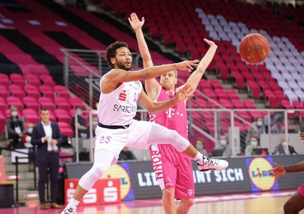 Telekom Baskets Bonn vs. Galen Robinson Jr. BG Göttingen easyCredit BBL 1. Bundesliga , Saison 2020 2021 , 9. Spieltag