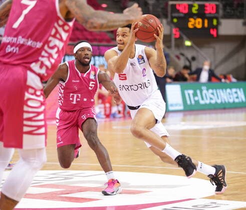 Telekom Baskets Bonn vs. Nelson Weidemann BG Göttingen easyCredit BBL 1. Bundesliga , Saison 2020 2021 , 9. Spieltag