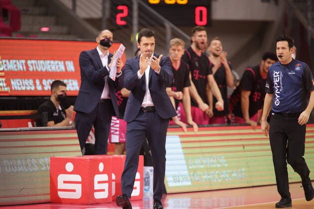 Trainer Igor Jovovic Telekom Baskets Bonn BG Göttingen easyCredit BBL 1. Bundesliga , Saison 2020 2021 , 9. Spieltag