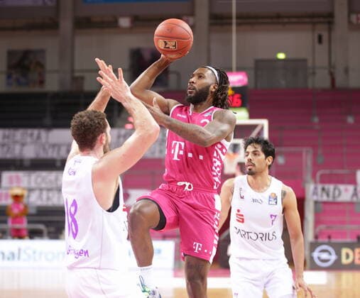 Xavier Pollard Telekom Baskets Bonn vs. BG Göttingen easyCredit BBL 1. Bundesliga , Saison 2020 2021 , 9. Spieltag