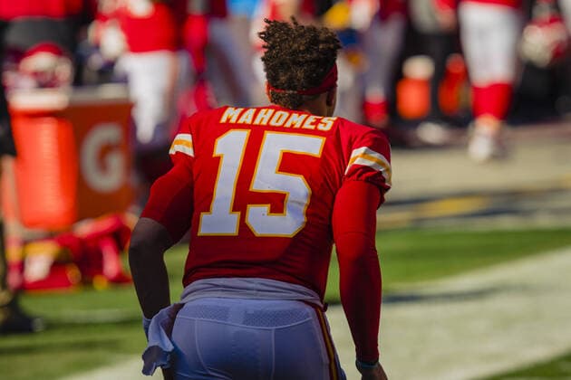 Kansas City Chiefs quarterback Patrick Mahomes (15) runs back to his sideline before the game against the Atlanta Falcons at Arrowhead Stadium in Kansas City on Sunday, December 27, 2020.  KCP20201227109 KYLExRIVAS