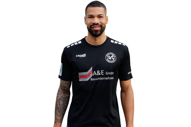 Straelen, Deutschland 20. Dezember 2020: Regionalliga West - 2020 2021 - SV Straelen - Teamfoto Torhueter Robin Udegebe (SV Straelen) Stadion an der Roemerstrasse Nordrhein Westfalen Copyright: xFotostandx xvanxderxVeldenx
