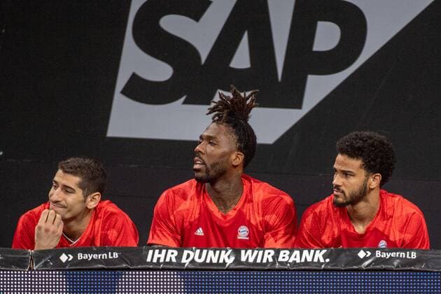 Diego Flaccadori 12 (FC Bayern), Jalen Reynolds 8 (FC Bayern), Nick Weiler-Babb 0 (FC Bayern), FC Bayern Basketball vs. Brose Bamberg, BBL, 27.12.2020 Muenchen Bayern Deutschland