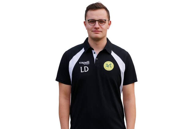 Straelen, Deutschland 20. Dezember 2020: Regionalliga West - 2020 2021 - SV Straelen - Teamfoto Betreuer Leonard Dams (SV Straelen) Stadion an der Roemerstrasse Nordrhein Westfalen Copyright: xFotostandx xvanxderxVeldenx