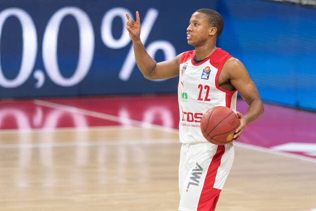 Basketball, BBL, 20201227, FC Bayern München - brose Bamberg Im Bild Devon HALL (brose Bamberg, 22) Ball Taktik. München Audi Dome Bayern Deutschland Copyright: Passion2Press.dex xMarkusxFischerx