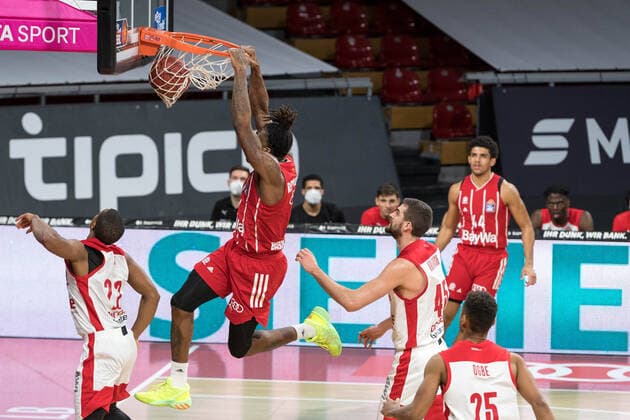 Basketball, BBL, 20201227, FC Bayern München - brose Bamberg Im Bild Jalen REYNOLDS (FC Bayern München, 8) Korb Dunging Dunk. München Audi Dome Bayern Deutschland Copyright: Passion2Press.dex xMarkusxFischerx