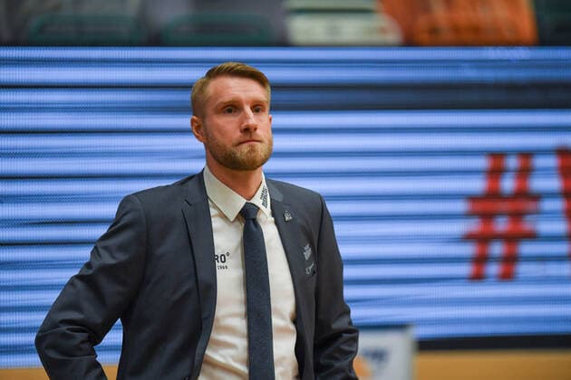 GER, Basketball, RASTA Vechta vs Crailsheim Merlins 27.12.2020, RASTA Dome, Vechta, GER, easy Credit-BBL, RASTA Vechta vs s. Crailsheim Merlins, im Bild Tuomas IISALO ( Crailsheim MERLINS Headcoach )