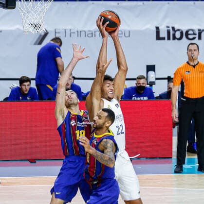 MATCH Jornada 16 Liga Endesa ACB Masculino Madrid Real Madrid vs FC Barcelona, Barca Barca Edy Tavares Pierre Oriola Madrid Madrid Spain Baloncesto Copyright: xAlbaxPachecox