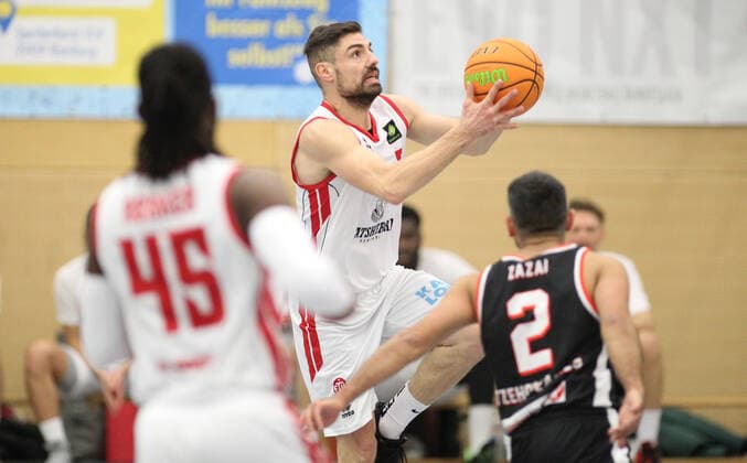 ProB BARMER 2. Basketball Bundeslig, 11. Spieltag, ETV Hamburg - Itzehoe Eagles (79:90), Vidmantas Uzkuraitis (ETV, M.). Eimsbüttel Hamburg