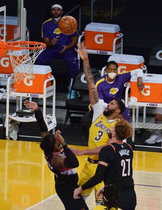 Los Angeles Lakers Anthony Davis scores over Portland Trail Blazers Robert Covington and Jusuf Nurkic during the second half at Staples Center in Los Angeles on Monday, December 28, 2020. The Trail Blazers defeated the Lakers 115-107.  LAP2020122807 JIMxRUYMEN