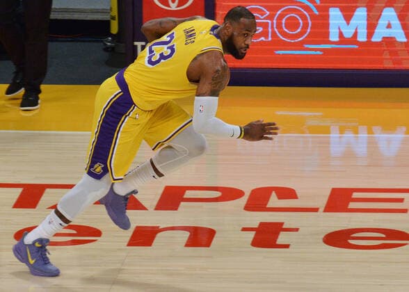 Los Angeles Lakers LeBron James takes off on a fast break after making the steal from Portland Trail Blazers CJ McCollum during the first half of their NBA, Basketball Herren, USA game at Staples Center in Los Angeles on Monday, December 28, 2020. The Trail Blazers defeated the Lakers 115-107.  LAP2020122823 JIMxRUYMEN
