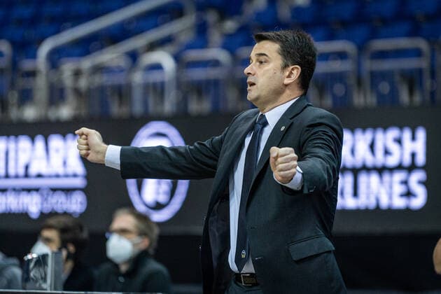 Basketball Berlin 29.12.2020 Saison 2020 2021 Euroleague Regular Season Round 17 Alba Berlin vs Zalgiris Kaunas Israel Gonzalez (Alba Berlin, Assistenztrainer) als Cheftrainer, da der headcoach krankheitsbedingt ausfällt